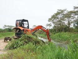 PT Berau Coal dan PAMA Bantu Petani di Gurimbang Atasi Banjir