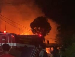 Aspol Polres Berau Diamuk si Jago Merah