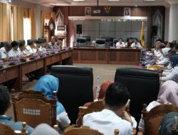 Abdurrahman pimpin rapat evaluasi kinerja dengan seluruh pejabat dan staf Sekretatiat DPRD Berau