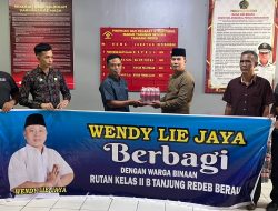 Anggota DPRD Berau, Wendy Lie Jaya serahkan bantuan 3000 Botol Minuman dan 108 Kaleng Biskuit untuk Warga Binaan Rutan.