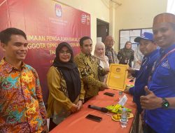 Syamsul Maruf Anggota DPRD dan Partai Demokrat Mendaftarkan diri ke KPU Dengan Serempak Berjalan Kaki