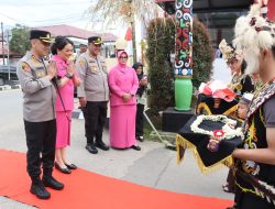 Welcome and Farewell Parade Kapolres Berau