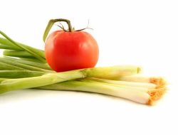 Harga Tomat dan Daun Bawang Membludak Awal Tahun 2024