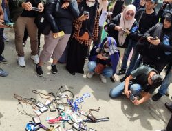 Tolak RUU Penyiaran, Sejumlah Wartawan Samarinda Gelar Aksi Demo di Depan Gedung DPRD Kaltim