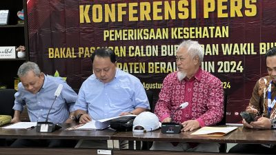 Bapaslon Madri Pani-Agus Wahyudi Awali Tes Kesehatan dengan Pemeriksaan Rohani