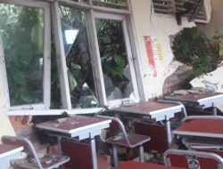 H.Nurung Sebut Akan Dorong Pemerintah Daerah Untuk Secepatnya Mencarikan Solusi Rusaknya Ruang Kelas di SDN 001 Kampung Gurimbang