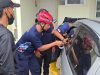 Anak Terkunci di Mobil, Damkar Berau Lakukan Evakuasi Dramatis