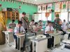 Polsek Tanjung Redeb dan TNI Kawal Distribusi Ratusan Paket Makanan Bergizi di Karang Ambun