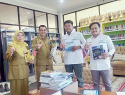 PLTU Teluk Bayur Salurkan Bantuan Buku untuk Tingkatkan Literasi Masyarakat Berau