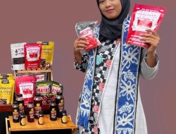 Bunda Nurul, Melestarikan “Jaa” Kue Sarang Semut Berau hingga Jadi Oleh-Oleh Favorit Wisatawan