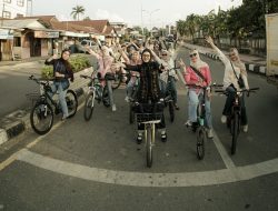 Peringati Hari Kartini, Abissia Bike Ajak Perempuan Berau Gowes Sambil Berkebaya