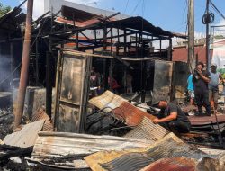 Kebakaran Hebat di Rinding, Enam Bangunan Hangus Dilalap Api