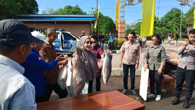 Pasar Ikan Murah Diserbu Warga, Bupati Berau Dorong Digelar Rutin di 13 Kecamatan