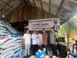Helmi Salurkan 7,5 Ton Pakan dan 68 Ribu Bibit Nila untuk Pokdakan Bengkuring