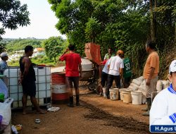 Peduli Infrastruktur Lingkungan, Agus Uriansyah Bantu Material Perbaikan Jalan di Gang Angsa