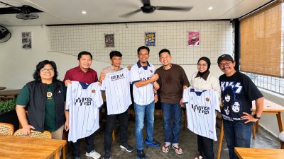 Warga-Wargi dan PWI Berau Launching Jersey Kontingen untuk Porwada IV Kaltim Balikpapan